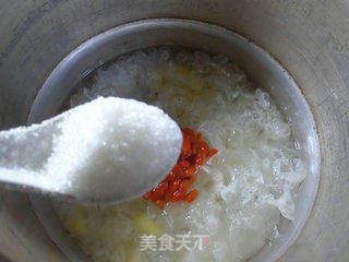 枸杞银杏仁银耳羹的做法步骤:9