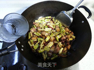 纠结美食减肥节奏=食肉族减肥的天堂五花肉烧春笋的做法步骤:19