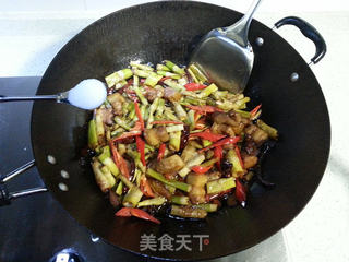 纠结美食减肥节奏=食肉族减肥的天堂五花肉烧春笋的做法步骤:22