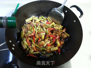 纠结美食减肥节奏=食肉族减肥的天堂五花肉烧春笋的做法步骤:23