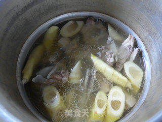 咸肉雷笋肉骨汤的做法步骤:13