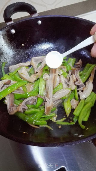 尖椒炒猪肚的做法步骤:7