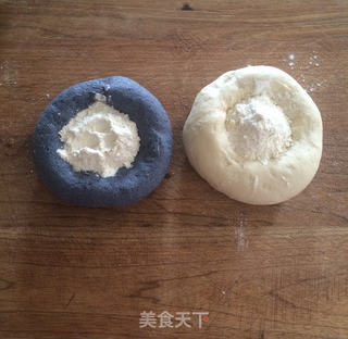 双色如意馒头的做法步骤:6