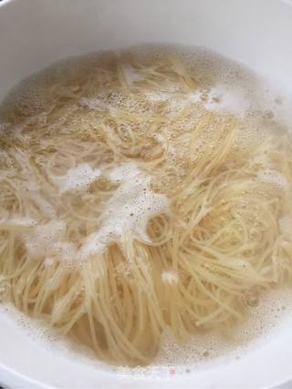 松仁奶酪意面的做法步骤:3