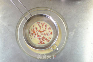 枸杞布丁的做法步骤:4