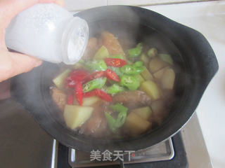 土豆烧鸡翅的做法步骤:10