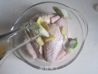 土豆烧鸡翅的做法步骤:2