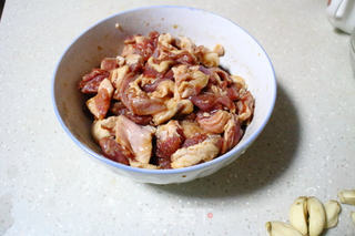 羊肉串的新吃法:葱爆孜然羊肉的做法步骤:2