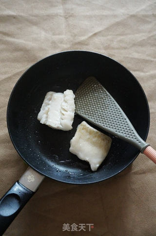 煎鳕鱼配冰草沙拉的做法步骤:5