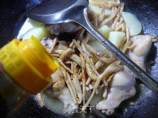 黄花菜土豆鸡翅根的做法步骤:8
