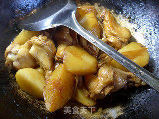 黄花菜土豆鸡翅根的做法步骤:12
