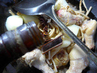 黄花菜土豆鸡翅根的做法步骤：5