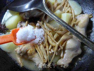 黄花菜土豆鸡翅根的做法步骤:10