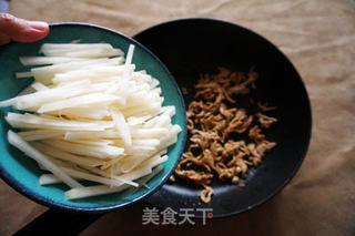 肉丝水果苤蓝的做法步骤:7