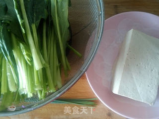 菠菜豆腐汤的做法步骤:2