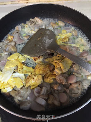 大蛤炒韭菜的做法步骤:7