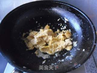蛋炒蒜苗的做法步骤:4
