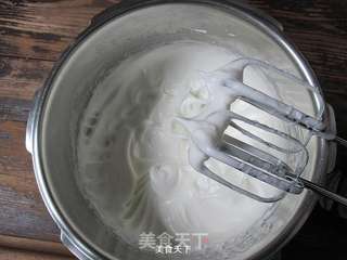 终于用硬膜做出了不塌陷的戚风——八寸圆模戚风的做法步骤:9