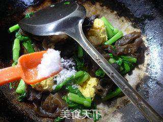 黑木耳鸡蛋炒菜芯的做法步骤:11
