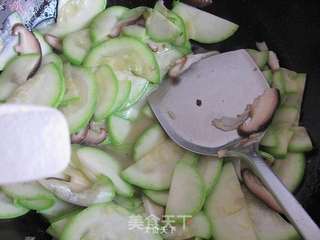 家常小菜---香菇西葫芦的做法步骤:6