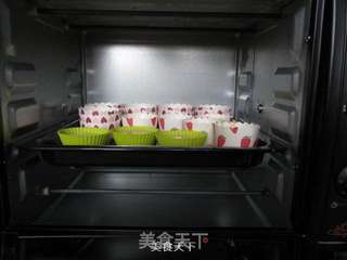 纸杯蜂蜜小蛋糕的做法步骤:13