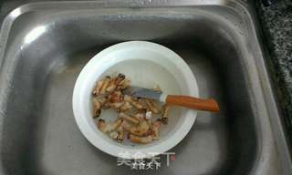 香菇根豆豉酱的做法步骤：1