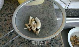 香菇根豆豉酱的做法步骤:2