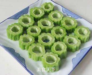 粤式家乡菜--冬菇苦瓜酿的做法步骤:2