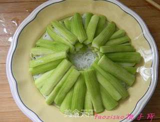 金蒜粉丝蒸丝瓜的做法步骤:5