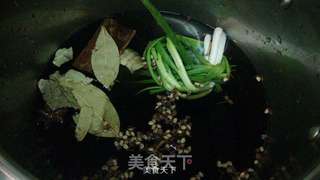 五香鹌鹑蛋的做法步骤:3