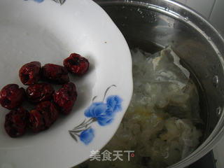 荸荠银耳汤的做法步骤:4