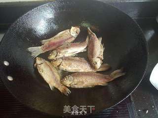 小鲫鱼汤的做法步骤:3
