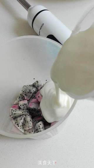 火龙果酸奶昔的做法步骤:4