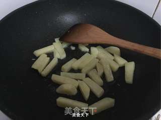 土豆焖饭的做法步骤:4