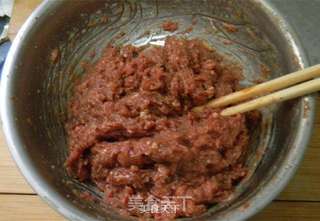 千层牛肉饼和酸辣汤的做法步骤：2