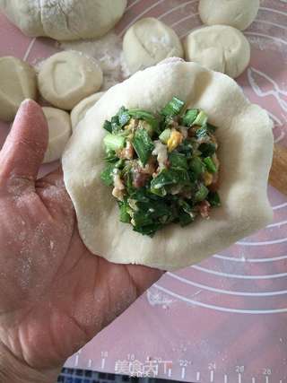 韭菜鸡蛋肉包子的做法步骤:7