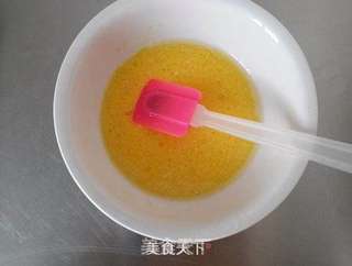 有馅的蛋糕孩子更爱吃——肉松蛋糕卷的做法步骤:4