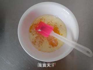 有馅的蛋糕孩子更爱吃——肉松蛋糕卷的做法步骤:3