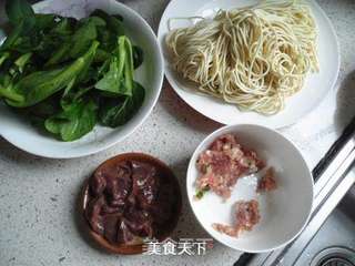 猪肝炒面的做法步骤：1