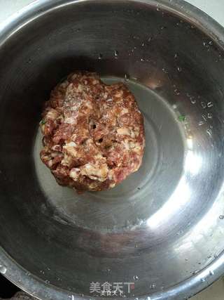 韭菜鸡蛋肉包子的做法步骤:2