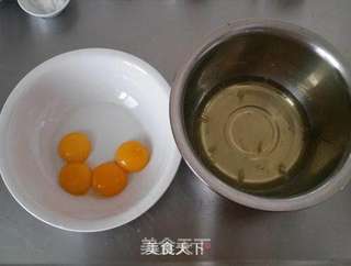 有馅的蛋糕孩子更爱吃——肉松蛋糕卷的做法步骤:2
