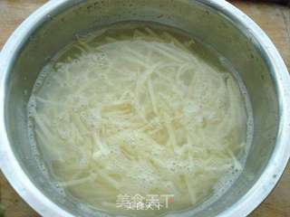 青椒土豆丝的做法步骤:2