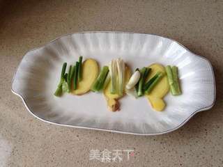 春搓鲫鱼正当时!【泡椒蒸大鲫鱼】的做法步骤:4