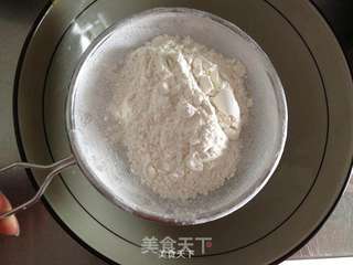 六寸黑加仑戚风蛋糕的做法步骤:3