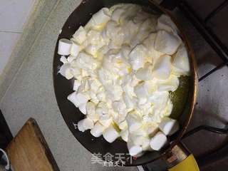 连孩子都能做的棉花糖版花生牛轧糖的做法步骤:2