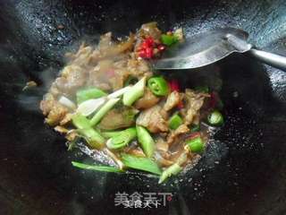 小炒带皮肘子的做法步骤:7