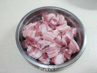 五花肉炖春笋的做法步骤:2