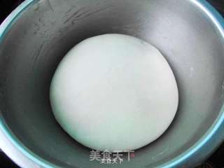金枪鱼披萨的做法步骤:7