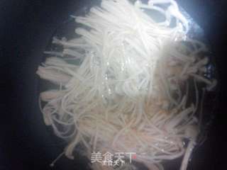 捞汁金针蘑的做法步骤:2