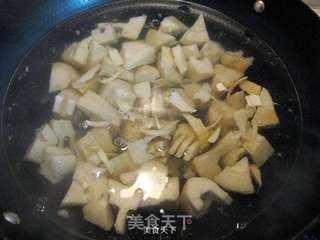 五花肉炖春笋的做法步骤:5